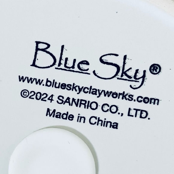 🎀 Hello Kitty Plant Pots - Picture 5 of 6